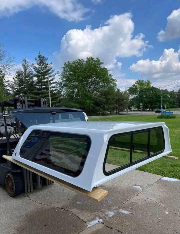 USED LEER 100XL Truck Topper Fits 2019–2024 Chevy Silverado / GMC Sierra 1500 with 5.8' bed