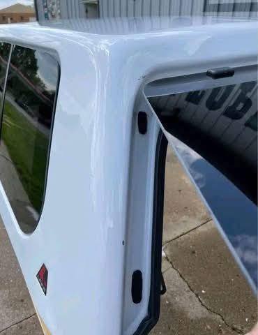 USED LEER 100XL Truck Topper Fits 2019–2024 Chevy Silverado / GMC Sierra 1500 with 5.8' bed - Image 3