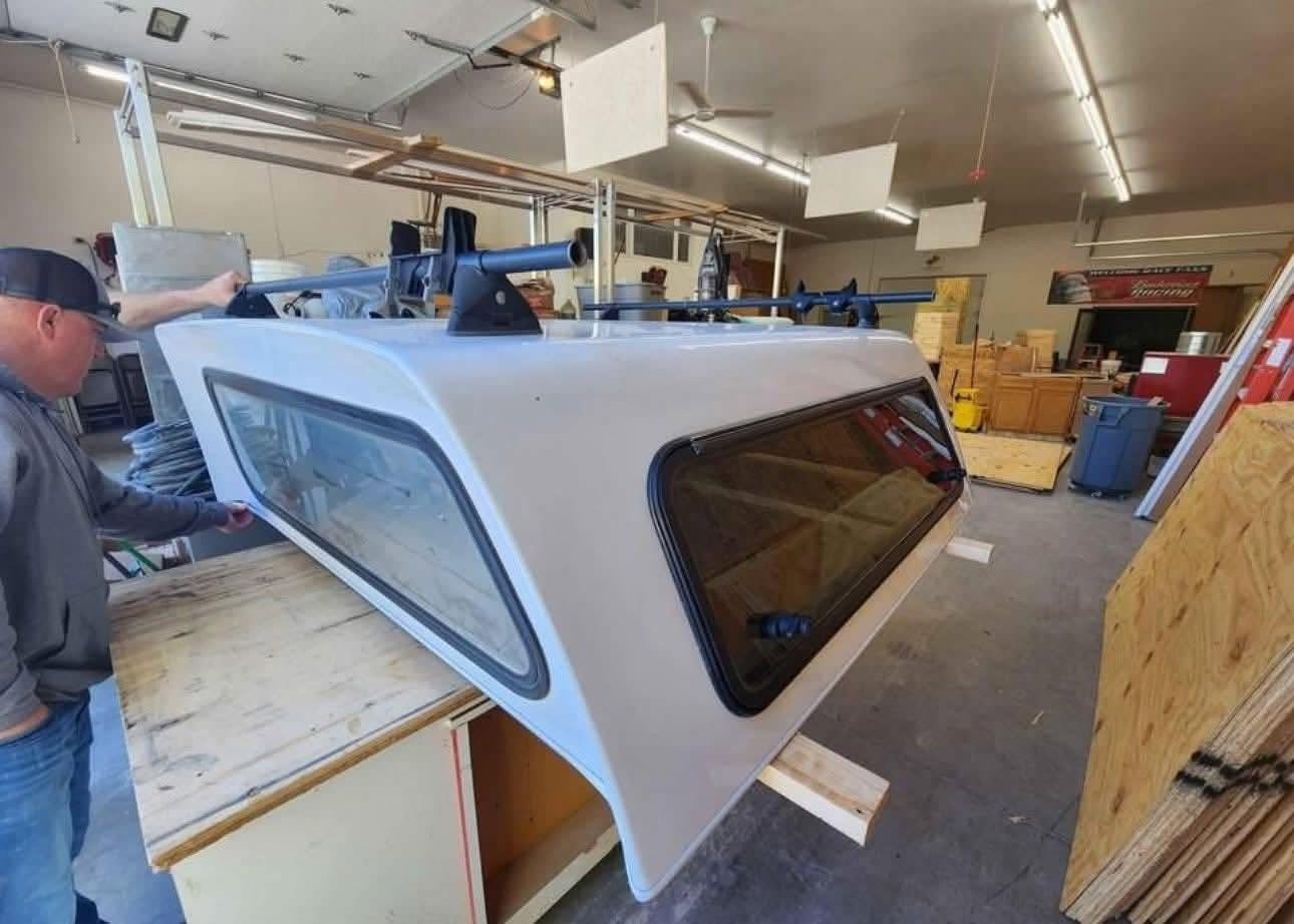 2016 White Fiberglass Topper for RAM 1500 - Image 5