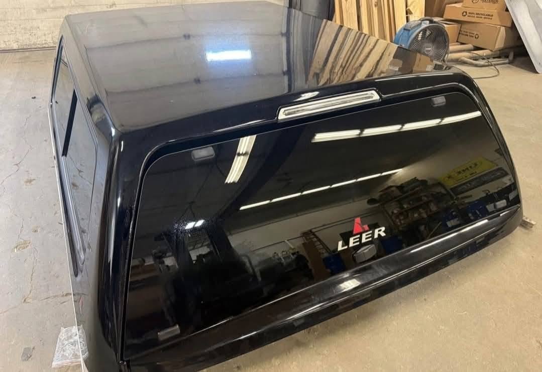 Leer Fiberglass Topper for GMC HD 6,9" Bed - Image 5
